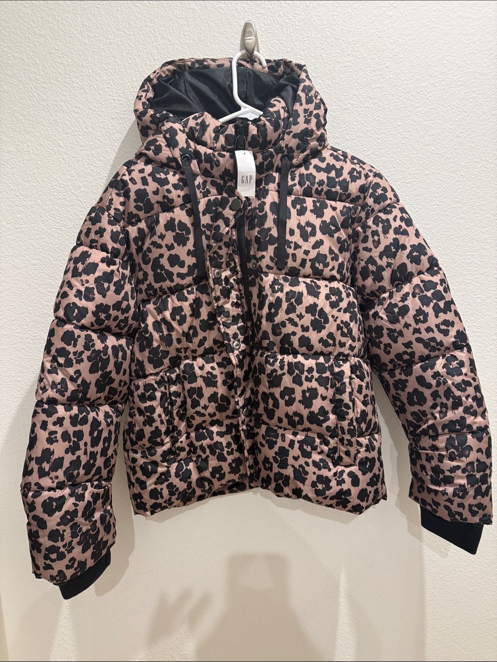 NWT GAP women’s Medium Leopard Print Pink & Black Puffer Jacket with Hood